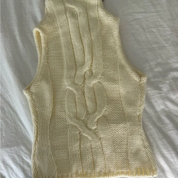Elegant Cream Sleeveless Sweater - Picture 4 of 4